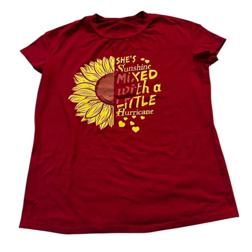 Red graphic T-Shirt "She's Sunshine Mixed with a Little Hurricane" spellout, S.